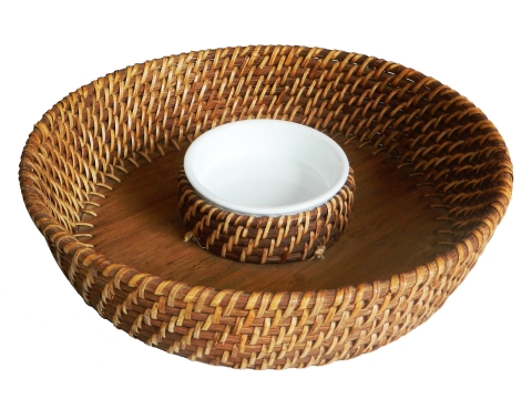 Rattan dip and chip tray with bamboo bottom